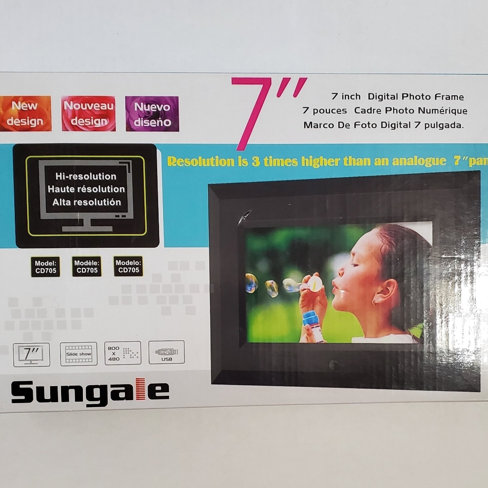 New - Sungale CD705 7-inch Digital Picture Frame